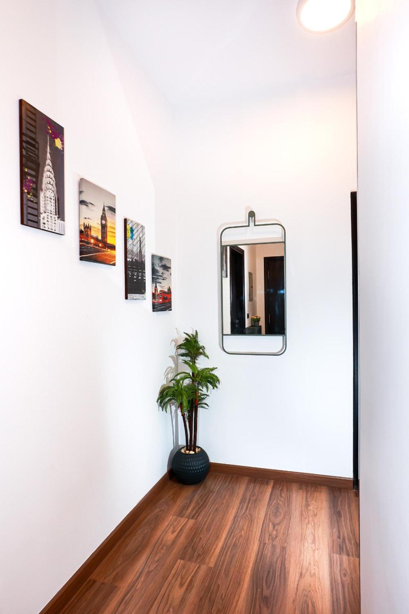 Luxurious With Terrace In New *